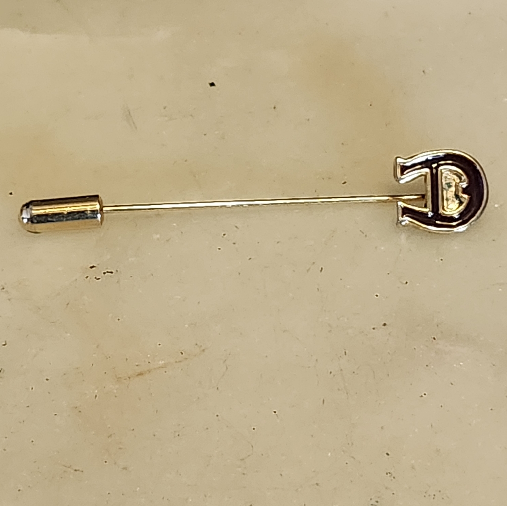 Vintage Etienne Aigner Gold Tone Horse Shoe Logo Stick Pin